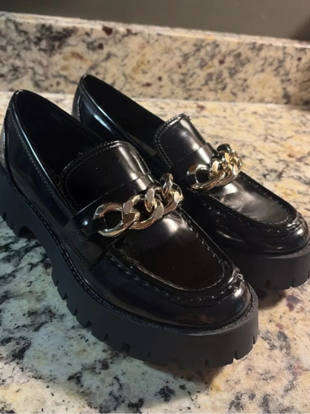 GUESS♦️PLATFORM LOAFER